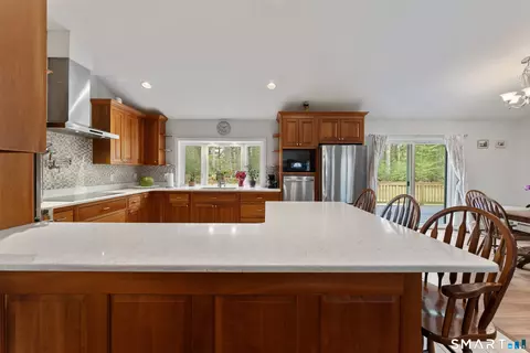 Kitchen - 81 Kelly Rd, Killingly, CT 06241 photo 7 of 8