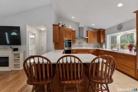 Kitchen - 81 Kelly Rd, Killingly, CT 06241 photo 6 of 8