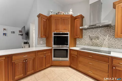 Kitchen - 81 Kelly Rd, Killingly, CT 06241 photo 4 of 8
