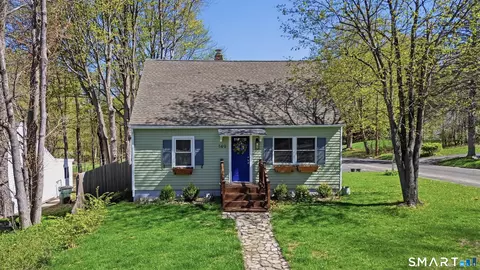149 E Mountain Ave, Winchester, CT 06098
