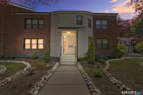 69 Wellington Dr #69, Farmington, CT 06032