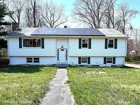7 Saddle Dr, West Haven, CT 06516