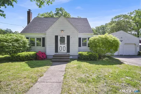 10 Pine Dr, Windsor Locks, CT 06096