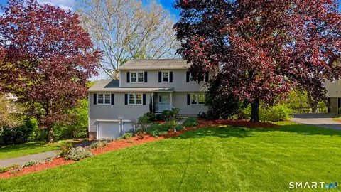 370 Nepas Rd, Fairfield, CT 06825