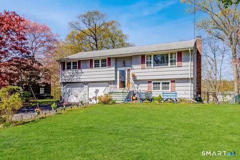 128 Jeffrey Ln, Newington, CT 06111