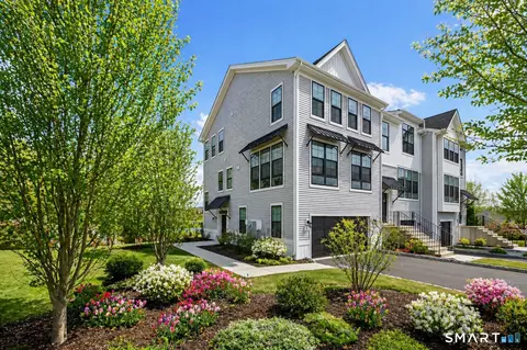 5 Brentwood Cir, Danbury, CT 06810