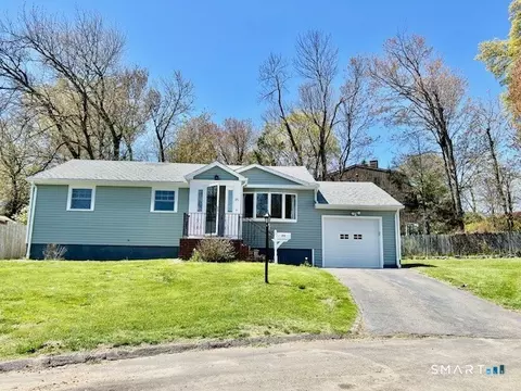 25 Suzanne Cir, Fairfield, CT 06824