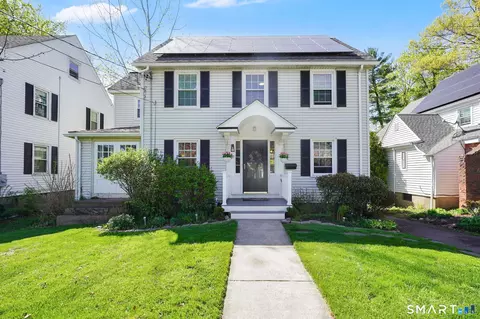 17 Ballard Dr, West Hartford, CT 06119