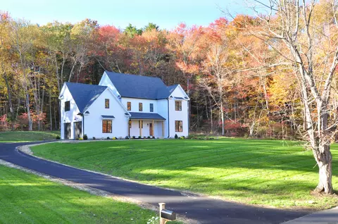 152 E Hill Rd, Canton, CT 06019