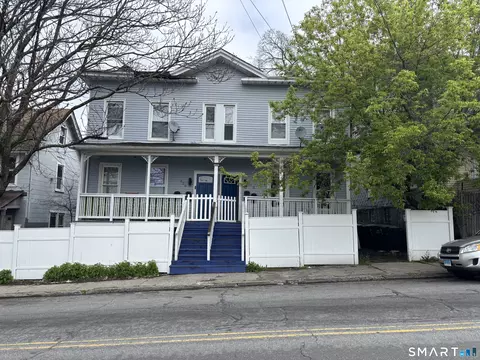 118-120 Pequonnock St, Bridgeport, CT 06604