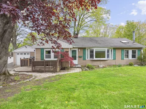 12 Edith Ln, Norwalk, CT 06851