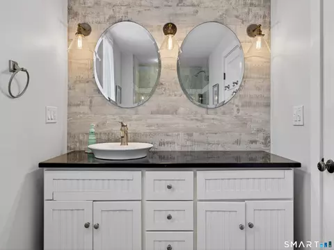 Bath - 68 Groveway, Clinton, CT 06413 photo 2 of 3