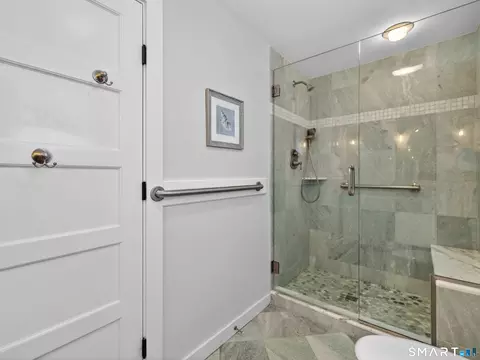 Bath - 68 Groveway, Clinton, CT 06413 photo 3 of 3