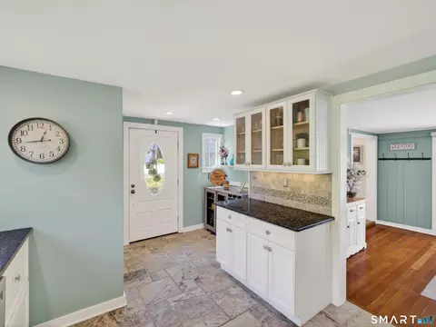 Entry Way - 68 Groveway, Clinton, CT 06413 photo 2 of 7
