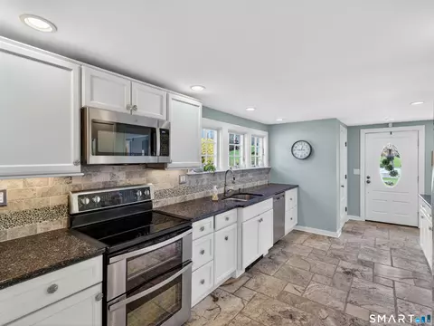 Kitchen - 68 Groveway, Clinton, CT 06413 photo 2 of 3