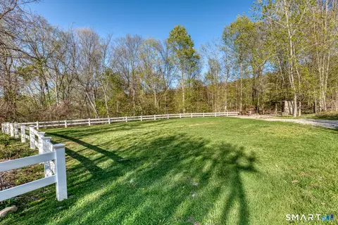 Exterior - 95 S Ridge Ln #E201, Berlin, CT 06037 photo 6 of 7