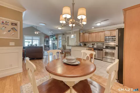Dining - 95 S Ridge Ln #E201, Berlin, CT 06037 photo 2 of 3