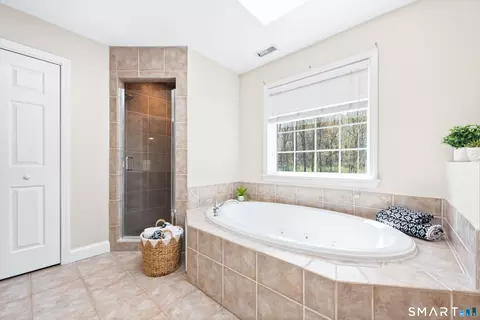 Bath - 8 Windy Hill Rd, Redding, CT 06896 photo 2 of 4