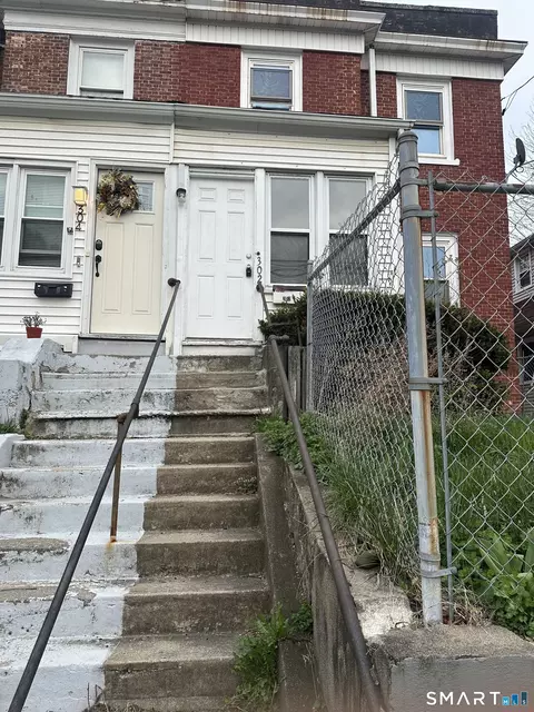302 Dover St, Bridgeport, CT 06610