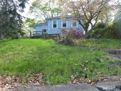 240 Vauxhall St, New London, CT 06320