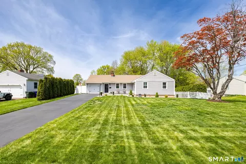 129 Cloverdale Cir, Wethersfield, CT 06109