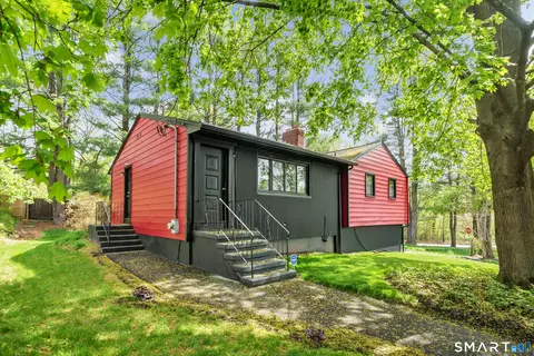 136 Harrison Dr, Hamden, CT 06514