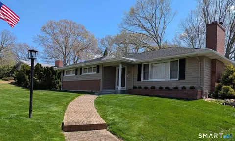 7 N Ledge Rock Rd, Niantic, CT 06357