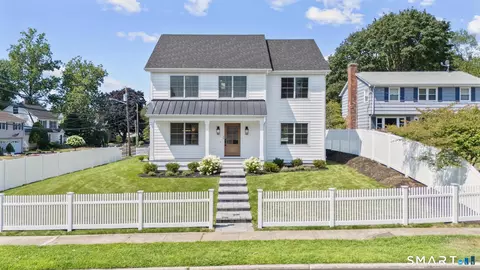 15 Barton Rd, Fairfield, CT 06824