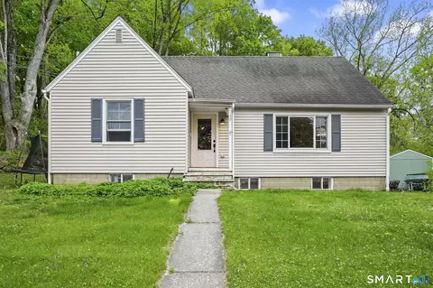 39 N Main St, Sharon, CT 06069