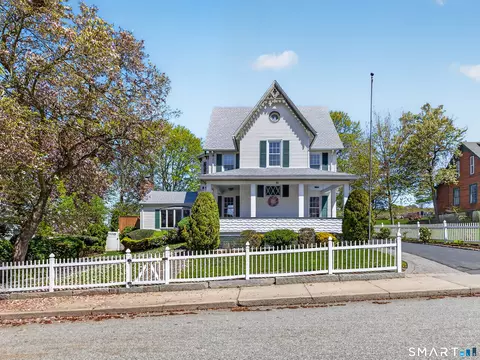 80 Baker Ave, Groton, CT 06340