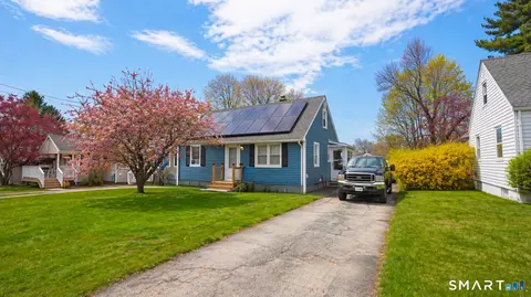 86 Crestwood Ave, Waterbury, CT 06704