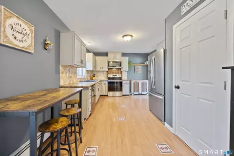 Kitchen - 16 Stephen Ct, Prospect, CT 06712 photo 4 of 4