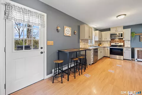 Kitchen - 16 Stephen Ct, Prospect, CT 06712 photo 2 of 4