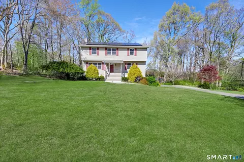 16 Stephen Ct, Prospect, CT 06712