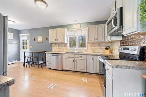 Kitchen - 16 Stephen Ct, Prospect, CT 06712 photo 1 of 4