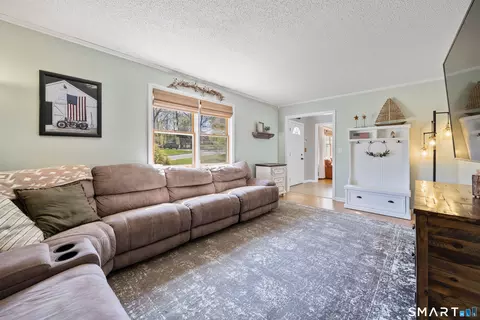 Living - 16 Stephen Ct, Prospect, CT 06712 photo 2 of 3