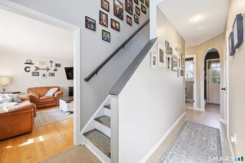 Entry Way - 16 Stephen Ct, Prospect, CT 06712 photo 2 of 2