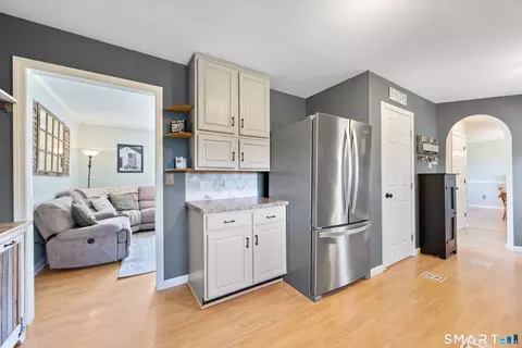Kitchen - 16 Stephen Ct, Prospect, CT 06712 photo 3 of 4