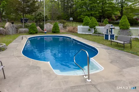 Exterior - 225 Lambtown Rd, Ledyard, CT 06339 photo 4 of 5
