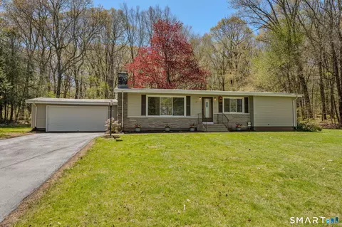 72 Pollys Ln, Uncasville, CT 06382