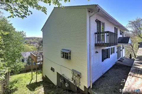 4 Oak St, Derby, CT 06418