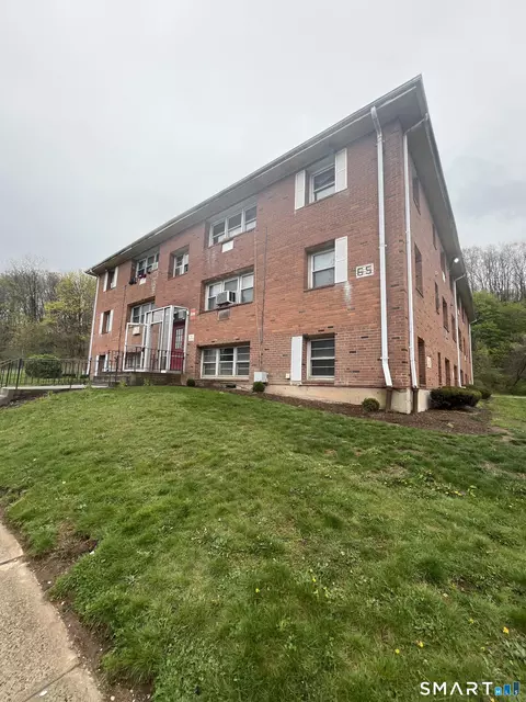 65 Donna Dr #C2, New Haven, CT 06513