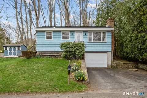 7 Myrtle Rd, Griswold, CT 06351
