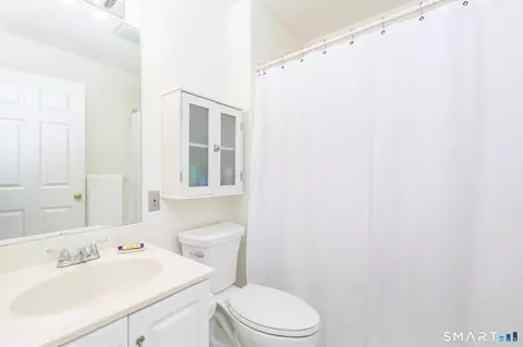 Bath - 54 Elizabeth Cir #54, Sandy Hook, CT 06482 photo 2 of 2