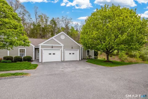 54 Elizabeth Cir #54, Sandy Hook, CT 06482
