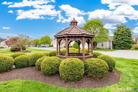 Exterior - 54 Elizabeth Cir #54, Sandy Hook, CT 06482 photo 11 of 11