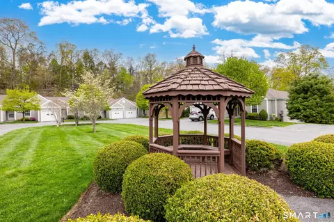 Exterior - 54 Elizabeth Cir #54, Sandy Hook, CT 06482 photo 10 of 11