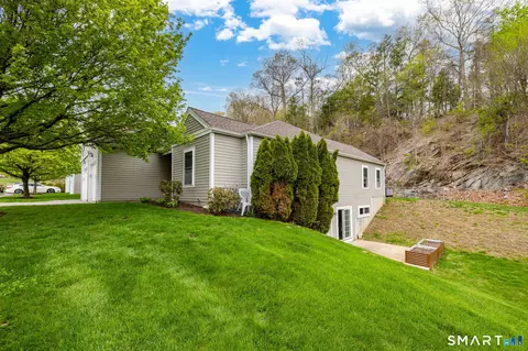 Exterior - 54 Elizabeth Cir #54, Sandy Hook, CT 06482 photo 8 of 11