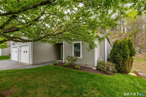 Exterior - 54 Elizabeth Cir #54, Sandy Hook, CT 06482 photo 9 of 11