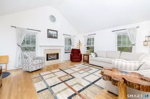 Living - 54 Elizabeth Cir #54, Sandy Hook, CT 06482 photo 1 of 2